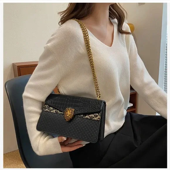 Unbranded Elegant Black Snake-Print Bag w/  Golden Lion Head & Golden Chain-NIP - Picture 3 of 16